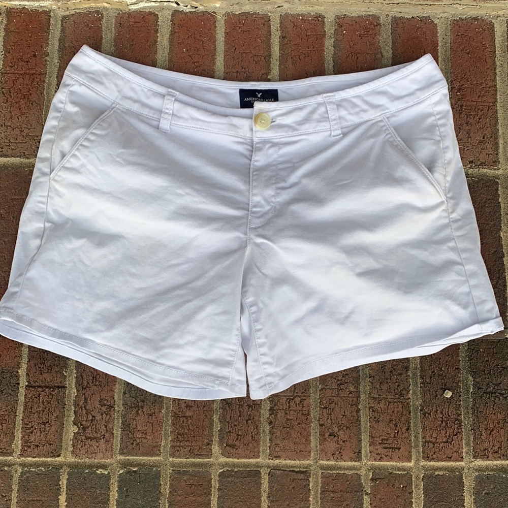 White American Eagle Outfitters midi shorts